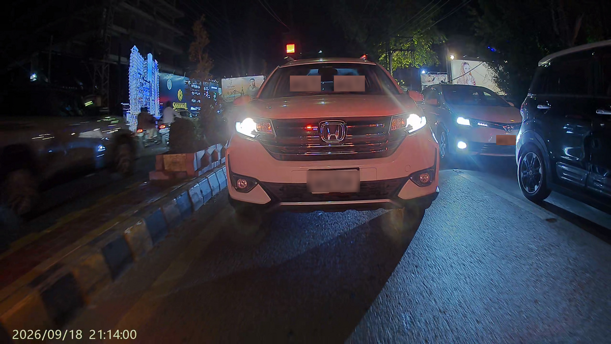 EVOLYF DashX Pro 2K rear camera nighttime recording sample captured with the Sony STARVIS sensor