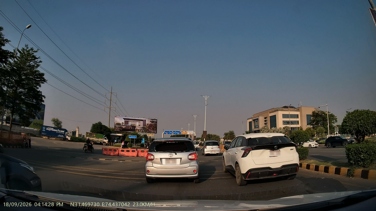 EVOLYF DashX Pro 4K front camera daytime recording sample captured with the Sony STARVIS 2 sensor